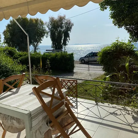 Thalassa Monodhéndrion